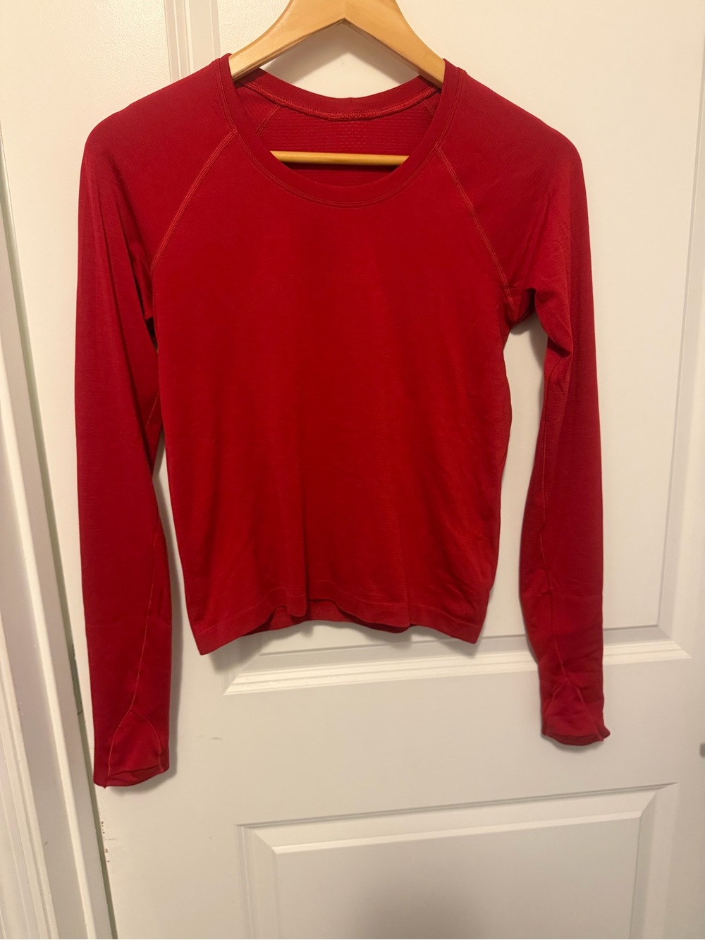 lululemon Long-Sleeve Crew Top in Red. Size 6